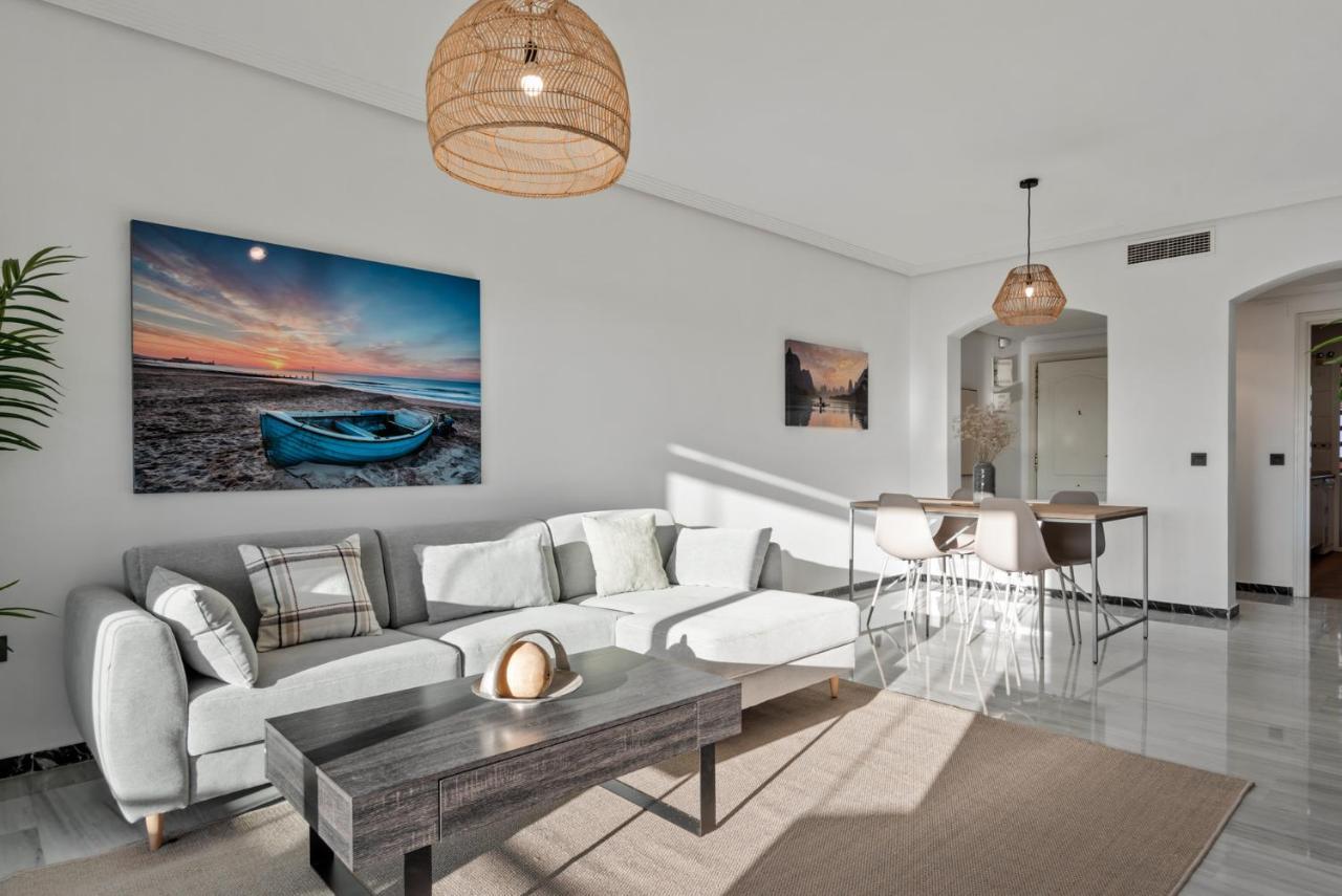 Modern Apartment - 2 Bedrooms, Beachside - Puerto Banus Marbella Exteriér fotografie