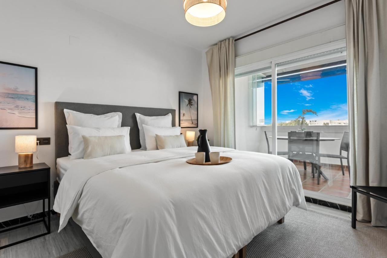 Modern Apartment - 2 Bedrooms, Beachside - Puerto Banus Marbella Exteriér fotografie