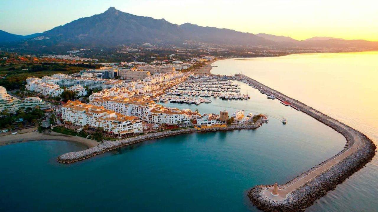 Modern Apartment - 2 Bedrooms, Beachside - Puerto Banus Marbella Exteriér fotografie
