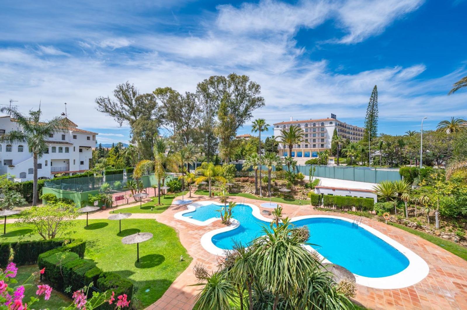 Modern Apartment - 2 Bedrooms, Beachside - Puerto Banus Marbella Exteriér fotografie