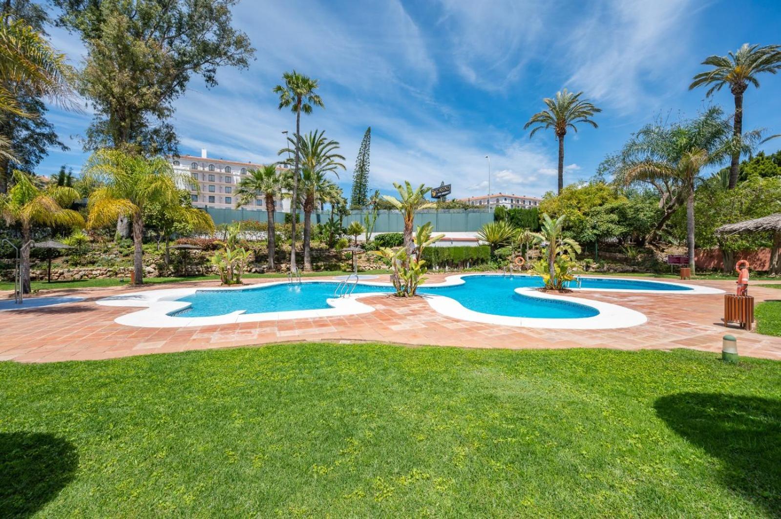 Modern Apartment - 2 Bedrooms, Beachside - Puerto Banus Marbella Exteriér fotografie